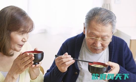 老人的冬季饮食原则 以温为主吃软不吃硬