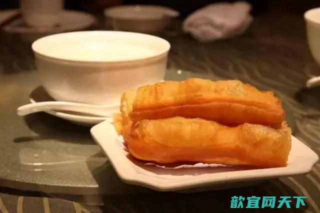 早餐哪些食物不建议吃，不吃早餐的危害：低血糖、胃炎、胃溃疡